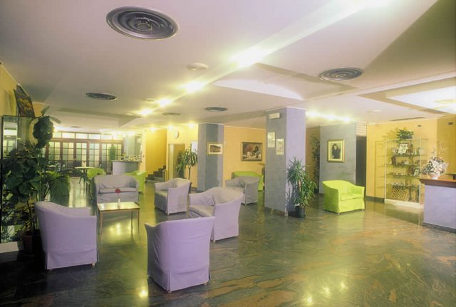 hall_max.jpg